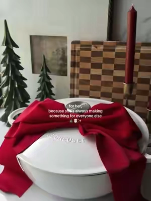 the gift she’d never buy herself, but will use for years ✨ #lecreuset #giftforher #giftguide #giftformom 