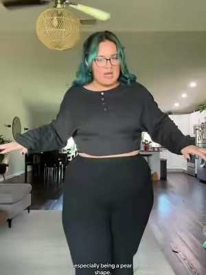 #croptop #plussizecroptop #fallcroptop #pearshape 
