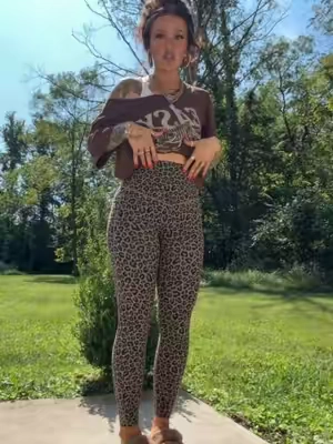 I’m 5’3 & 133 wearing a 7/8 small in the color desert taupe 