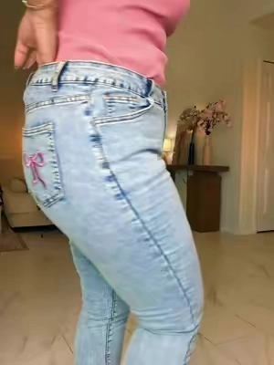 Bellos jeans elastizados con diseño de lazos #jeans #denimjeans #pitusa #womenjeans #winteroutfit 