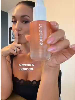 This body oil smells unreal and leaves my skin so silky. 🤎 #forchics @ForChics #couplesgoals #datenight #couplesmassage 