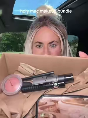 Wow sooooo much Mac makeup comes in this bundle 