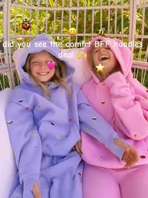 @Comfrt BFF hodies fit besties and moms too so you can twin with your BFF and mini me! #bffhoodie #comfrthoodie #mamaandme #kidshoodie #cozyhoodie