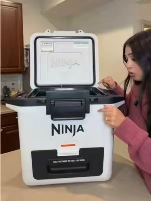 The best time to grab your cooler!! #ninjafrostvault #ninjacooler #frostvaultcooler 
