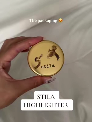 You wear this highlighter all over! Eyes, face, and body #stilacosmetics #dewallover #highlight #theballadofsongbirdsandsnakes #hungergames 