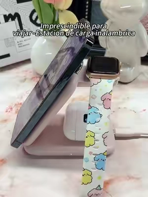 El cargador ideal para llevar en tus viajes ✈️💕✨ ¡Carga tu teléfono, Apple Watch y AirPods al mismo tiempo!
 #bateriamagsafe #cargador3en1 #cargadordeviaje #bateriaportatil 