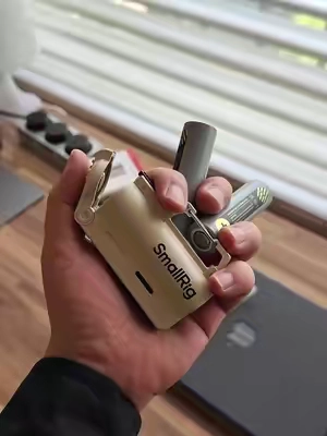 A super cool power bank with swappable batteries. #powerbank #portablecharger #TechGadgets #gadgettok #tiktokmademebuyit 