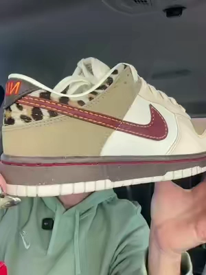 If you see your size, you better GRAB THEM!! 

#nike #nikedunks #flykicks #smeakerhead #sneakers 