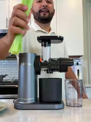 nobody told me that this juicer squeezes out everything from fruits and vegetables 🥗 #juicer #coldpressjuicer #slowjuicer #juice #tiktokshopstockup @Ninja Kitchen 