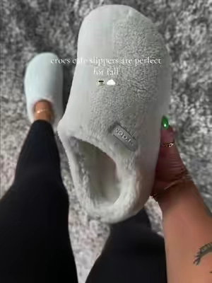 @Crocs #crocs #crocsshoes #slippers #fallshoes #cozy 
