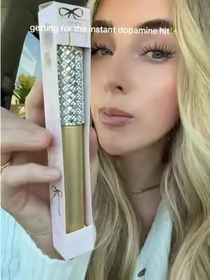 Sure this would make the perfect gift or stocking stuffer… but I’m having a great yourself moment. @tarte cosmetics  #mascara #tartemascara #tubingmascara #packaging #giftideasforher 