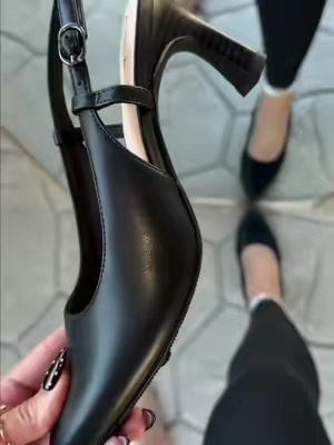 Replying to @southernlady012 Clark’s Tammitha leather kitten heel  #clarks #heels #kittenheels #womenshoes