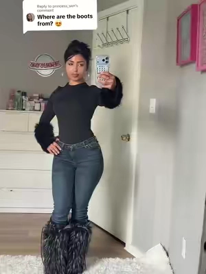 Replying to @princess_sen here you go love #furboots 