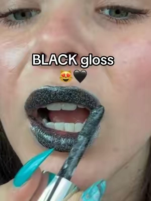 we love her 🫶🏼🖤 #blacklipstick #shimmergloss #halloweenmakeup #halloween #lipgloss 