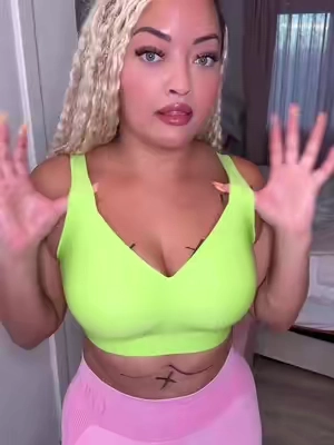 I’m so glad I bought this! #bra #GlowUp #seamlessbra #jellybra #oeak 