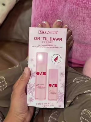 @ONE SIZE BEAUTY dropped their holiday bundlessss 😋🤭♥️ #onesizebeauty #ontildawnbigandbitty #ontildawnsettingspray #mattifyingwaterproofsettingspray #onesizeholidaysets 