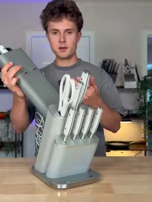 This is a crazy deal for this knife set… 