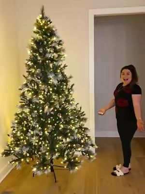 Este árbol de navidad de 7.5 pies ya viene con luces incluidas que se controlan con un control remoto #christmastree #christmas #arboldenavidad #tiktokshopblackfridaysale #fallsale 