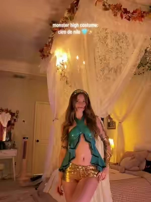 cutest costume and it comes with a wig too!!