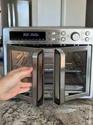 Something about those french doors 🤩 #mideaflexify #airfryer #toasteroven #kitchenappliance #kitchenfinds 