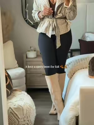 I love boot season , especially these because of the style + how comfy they are 😍🔥 #boots #suedeboots #fallfashion #womensshoes 