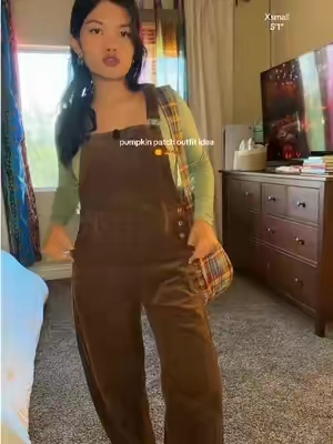 & they’re short girl approved! #fallfashion #falloutfits #cozyseason #overalls #shortgirl 