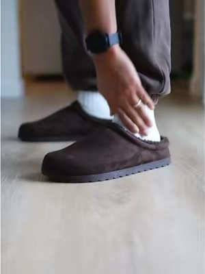 Comfrt nailed it with these #comfrt #slippers #comfrtclothing #fallaesthetic #fallvibes 