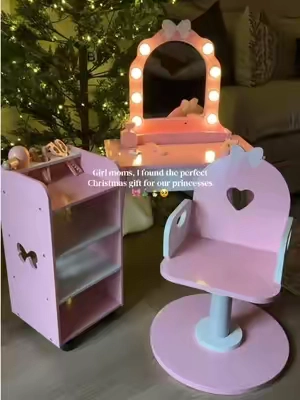 imagine her face opening this on Christmas morning 🥹👸🏻  #kidsvanity #vanityforkids #momfinds #girlmom #christmasgiftideas 