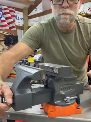 VEVOR Heavy-Duty Ductile Iron Bench Vise, 6.5in Jaw Width, 6.5in Forward/9.3in Reverse Opening, 360-degree Swivel Locking Base, Anvil, High-Quality Nuts and Screws, Rust-Proof Coat - Industrial Mechanic Tool for Drilling, Pipe Cutting.    ##benchvise##mechanic##garage##tiktokshopfalldealsforyou##tiktokshopcreatorpicks@@VEVOR Store