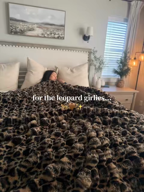 literal perfection. #leopardprint #leopard #blanket #throwblanket @DOWNCOOL 